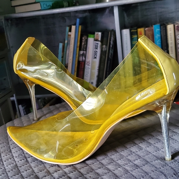 Mackin Shoes - Yellow Tint Transparent Pumps
